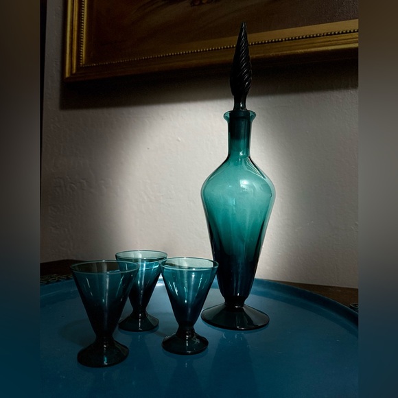 MCM Italian Empoli Teal Glass Genie Bottle Decanter w/ Stopper and 3 glasses - Picture 6 of 8